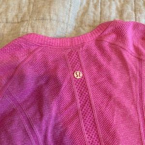 Lululemon Run Swiftly Tech Long Sleeve Shirt
Color: Heathered Raspberry
Size: 6